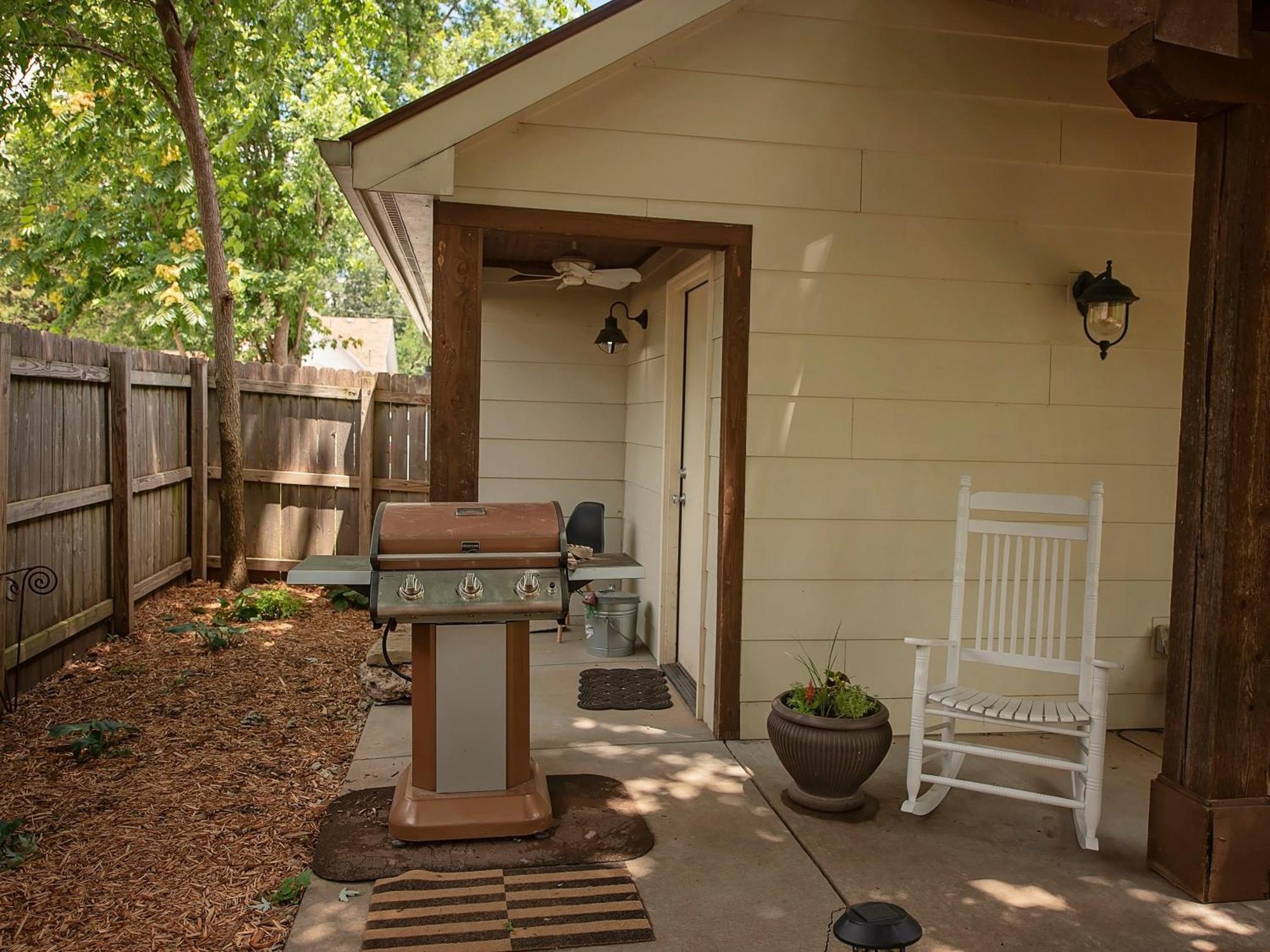 The Cherry St House Near Missouri State University Springfield Exterior photo